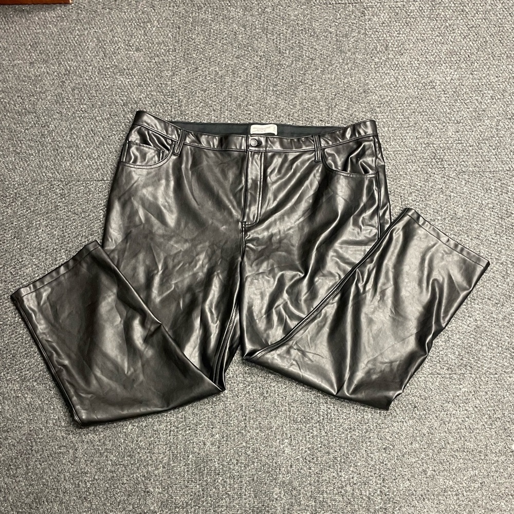 Abercrombie & Fitch 90s Straight Ultra High Rise Vegan Faux Leather Pants Black